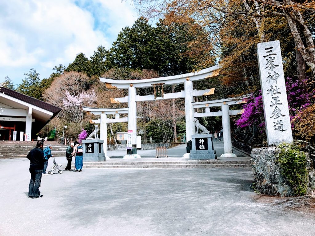 三峰神社　三ツ鳥居