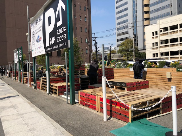 駐車場ベンチ
