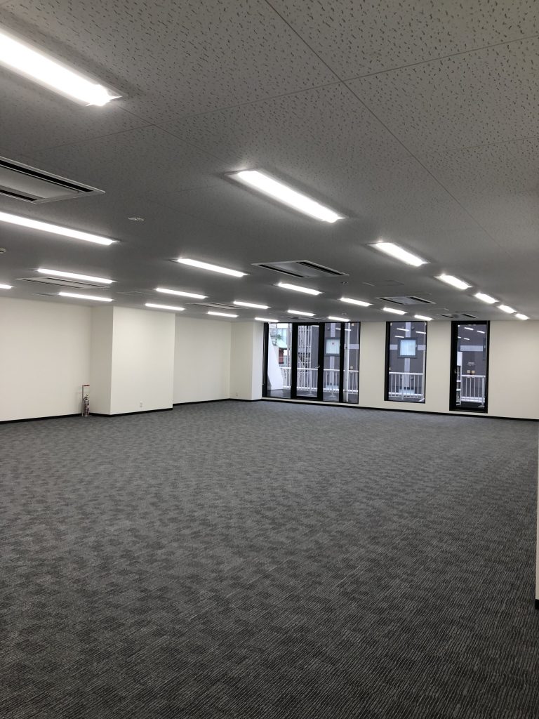 貸室内