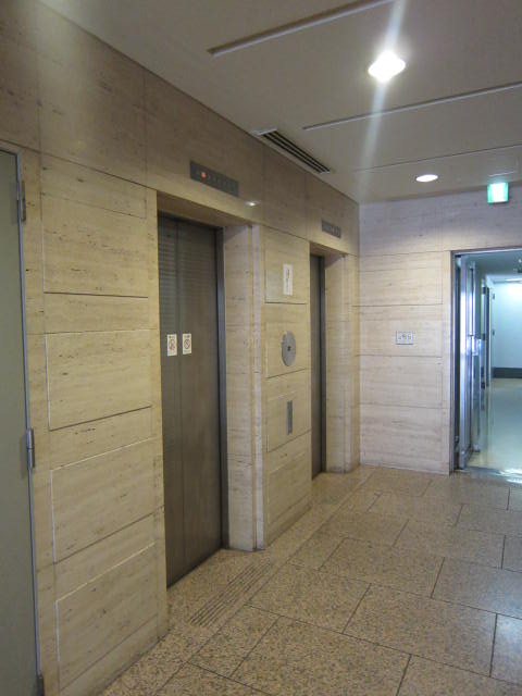 朝日生命新豊田ビル EVホール.jpg