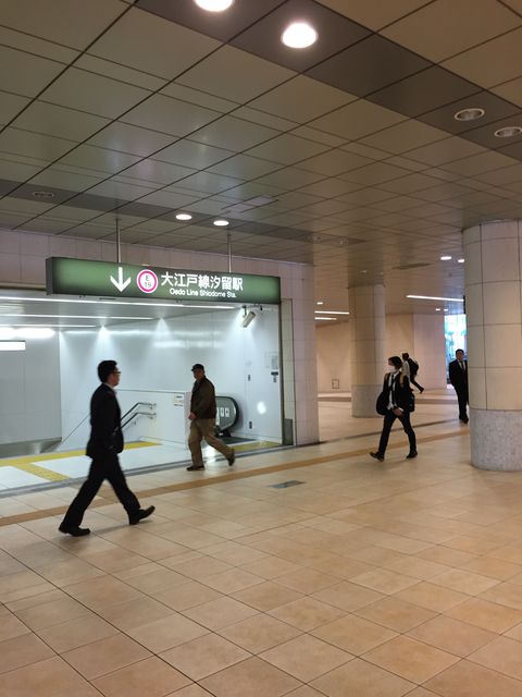 地下鉄汐留駅.jpg